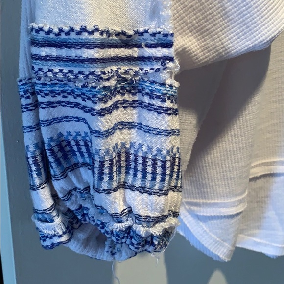 Free People top w/ balloon embroidery sleeves Sz M - Picture 3 of 5